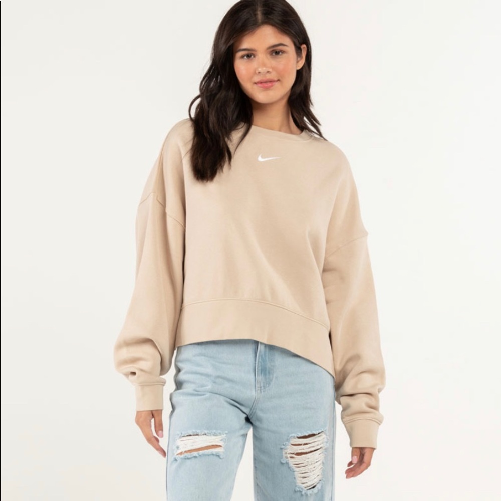 SOLD - Nike Sportswear Essential Oversized Sweatshirt